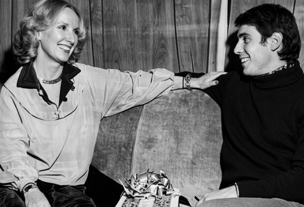 La traumática muerte de Danielito, hijo reencontrado de Mirtha Legrand 5 A PESAR DE LAS SONRISAS PARA LAS FOTOS, EL DIALOGO ENTRE DANIELITO Y SU FAMOSA MADRE NUNCA FUE MUY FLUIDO.