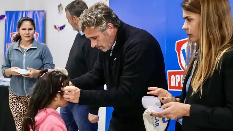 Operativo de anteojos en Derqui 2 Operativo de anteojos en Derqui