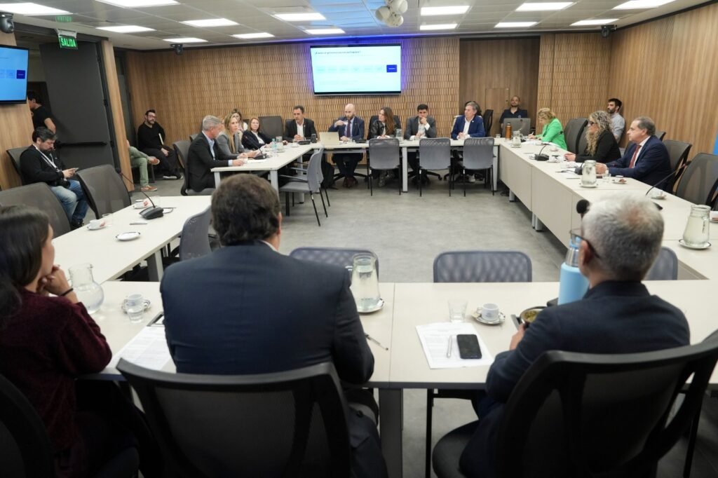 Aseguradoras plantean crecimiento y retos ante la Comisión de Comercio 2 Aseguradoras plantean crecimiento y retos ante la Comisión de Comercio