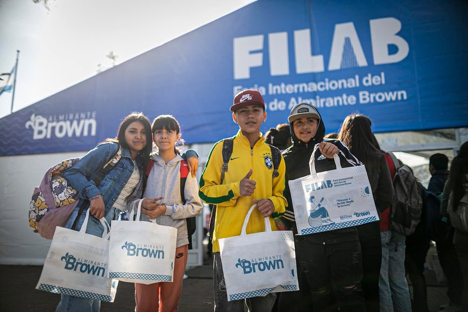 Comienza la 10a Feria del Libro de Alte Brown con María O'Donnell, Claudia Piñeiro, Felipe Pigna, Lalo Mir y Virus 2 Comienza la 10a Feria del Libro de Alte Brown con María O'Donnell, Claudia Piñeiro, Felipe Pigna, Lalo Mir y Virus