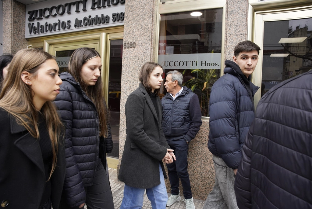 Velorio de Fernando Confessore: dolor de hijas y esposa 3 Velorio de Fernando Confessore: dolor de hijas y esposa