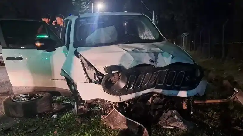 Joven de Pilar pierde la licencia tras filmarse a 140 km/h y chocar contra un poste 2 Joven de Pilar pierde la licencia tras filmarse a 140 km/h y chocar contra un poste