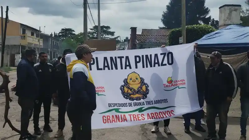Trabajadores despedidos de Tres Arroyos reanudan bloqueo en Planta Pinazo 2 Trabajadores despedidos de Tres Arroyos reanudan bloqueo en Planta Pinazo